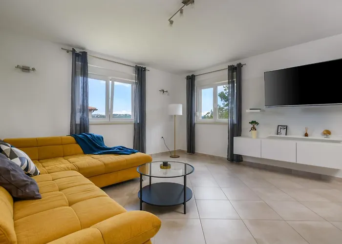 House Luka By Briskva Villa *