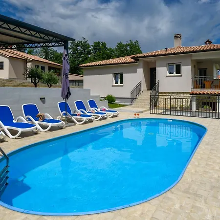 House Luka By Briskva Willa Krapan