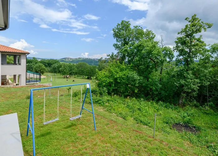 Vila House Luka By Briskva